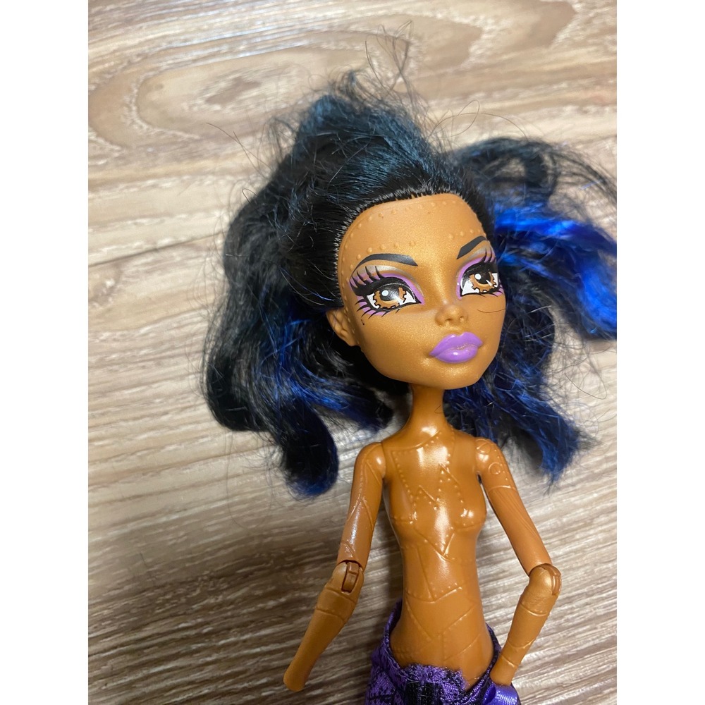 Monster High G1 Robecca Steam Doll Original Missing Hand With Skirt and Shoes - Picture 2 of 7